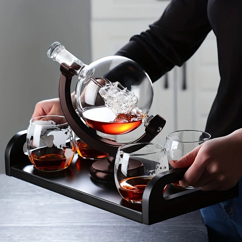 Globo decanter de Vidro com Suporte de Madeira e 2 Copos CasaMorale